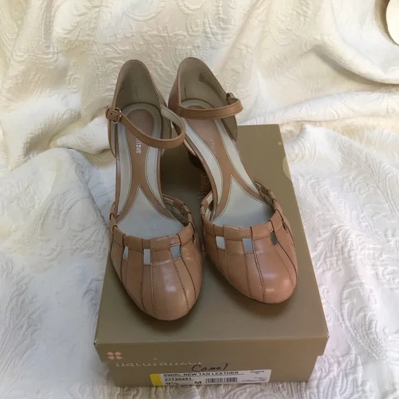 Naturalizer Tan Leather Heels - Picture 3 of 8